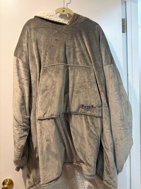 The Comfy Gray Plush Sherpa-Lined Hooded Vest